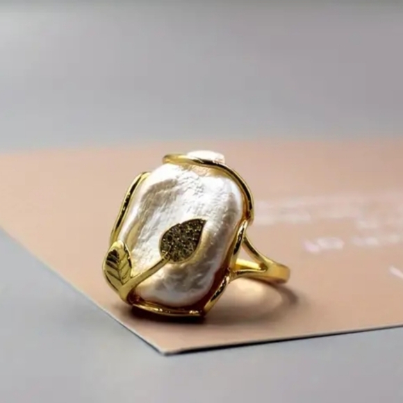 Handcrafted Artistic Natural Freshwater Baroque Pearl Set. - Picture 5 of 8